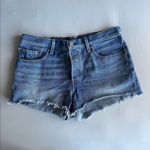 Cut off Levi’s Shorts